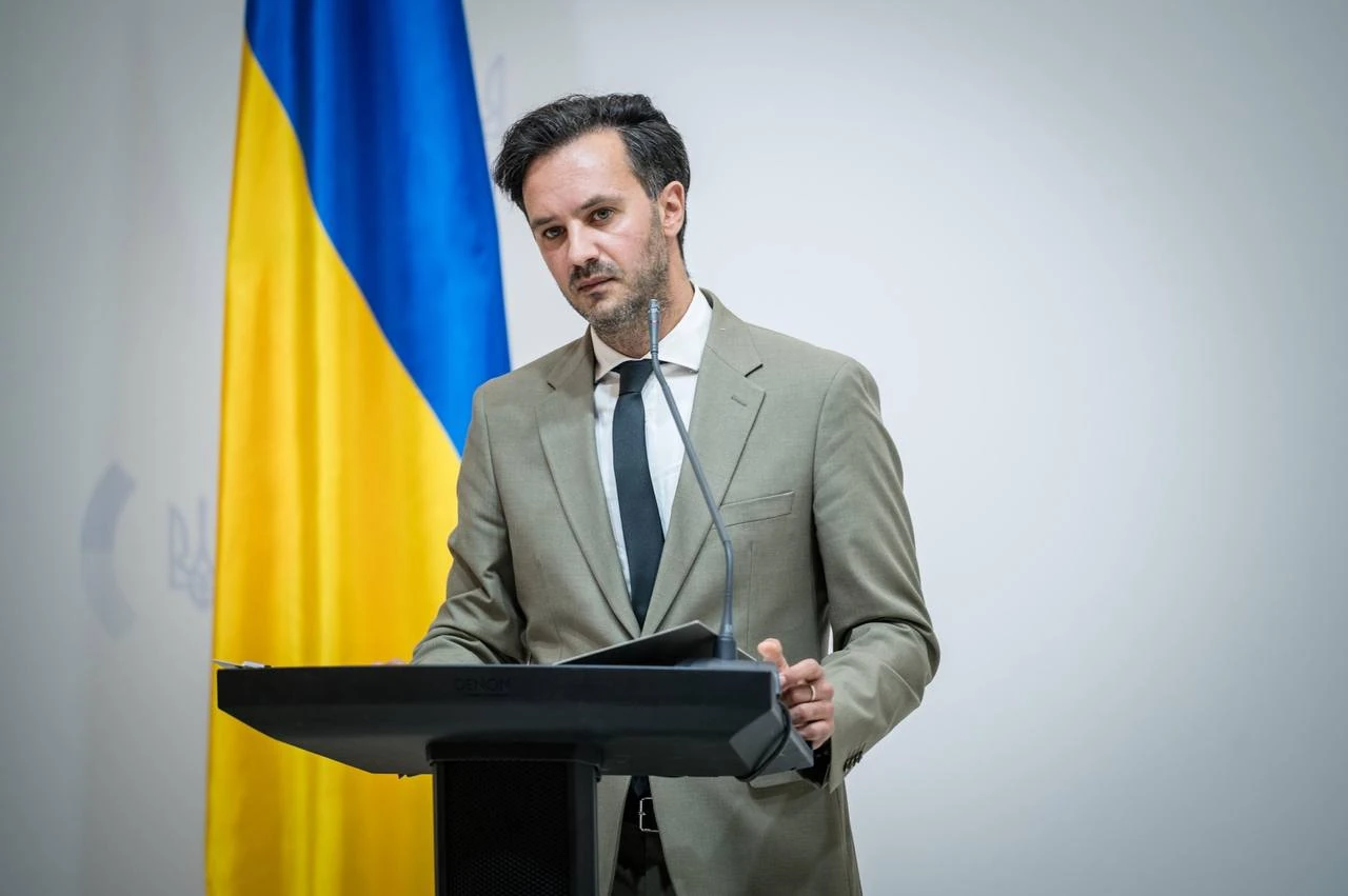 Тихий назвав зустріч у Баку непідтвердженим контактом без мандата України