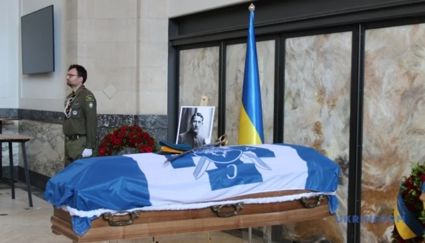 Ексгумація у Роттердамі: ключові дати, прізвища та рішення щодо праху Коновальця