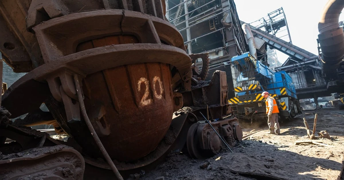 Хто відповідає за зупинені заводи: Metinvest і ArcelorMittal про уражені 90% сталі України