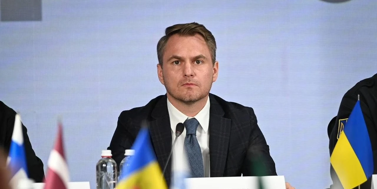 Хто виїхав, хто підписав підозру і хто вимагає звільнення: ролі у справі Кравченка