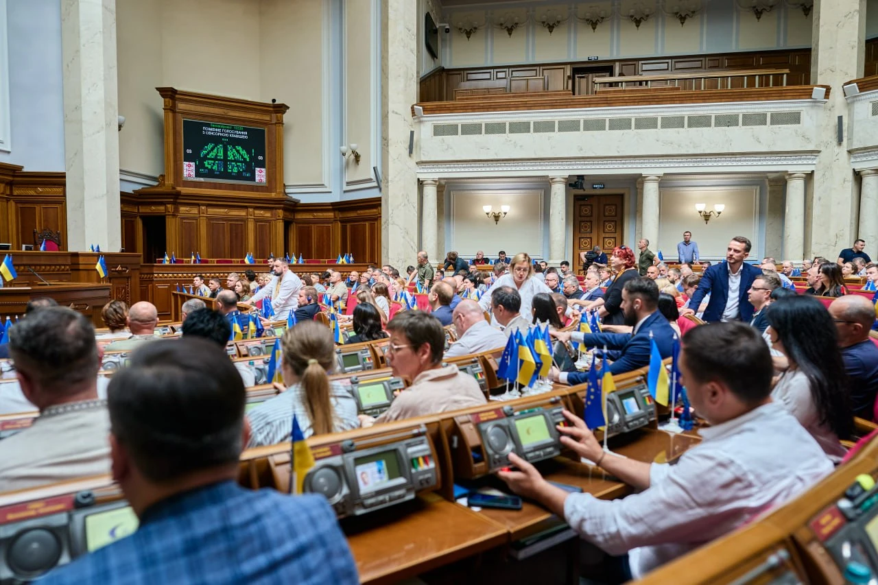 Рада ухвалила закон про освіту мовами нацменшин: Зеленський підписав 12 жовтня