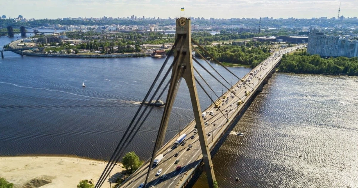 Мер Кличко оголосив про обмеження руху на п’яти мостах Києва після шести ударів РФ